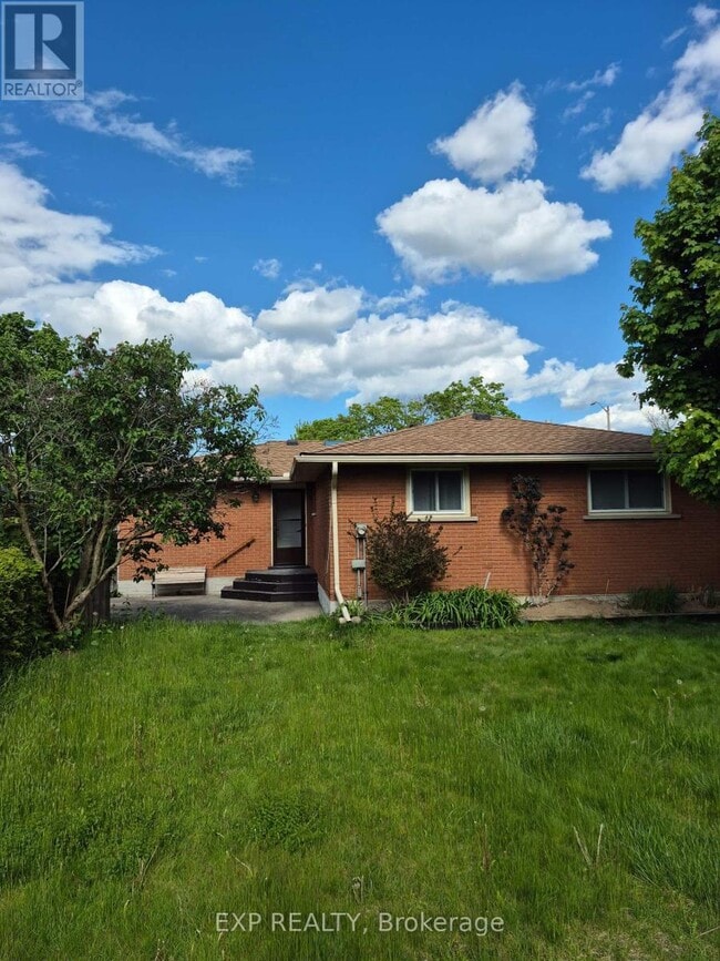 Building Photo - 37 Montcalm Dr
