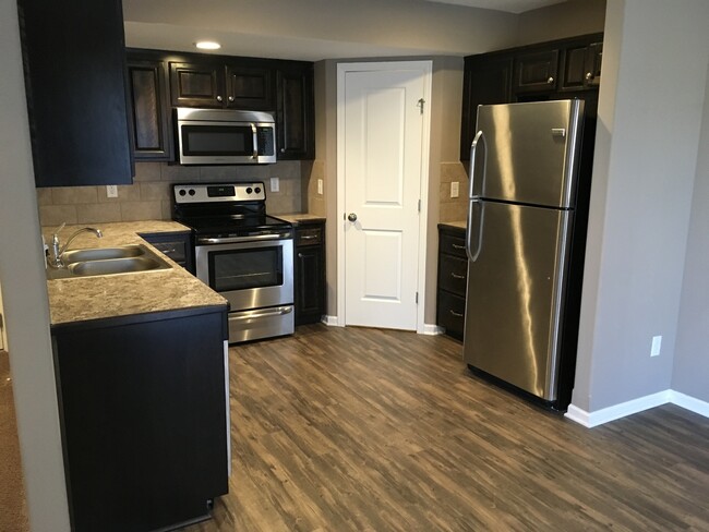 Building Photo - 3 Bed 2 Car Townhome in Grain Valley