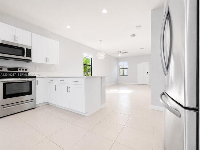 Building Photo - 1523 SW 29th St