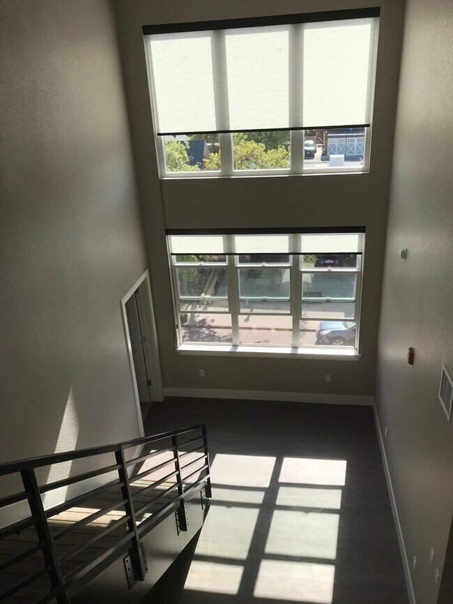 Building Photo - Newly built Condo in Denver