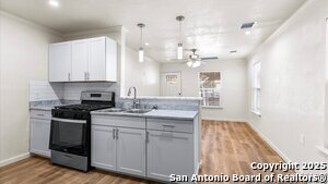 Building Photo - 338 S San Horacio Ave