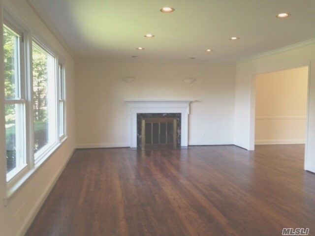 Building Photo - 13 Laurel Dr