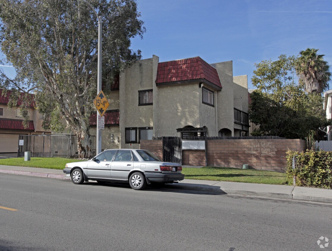 Building Photo - 13381 Taft St