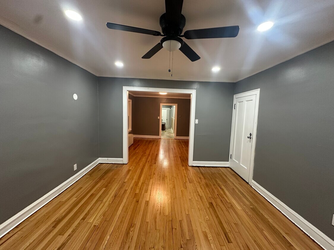 Foto principal - 4906 W Walton St