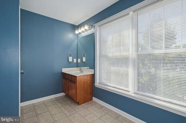 Building Photo - 1706 Furnace Dr
