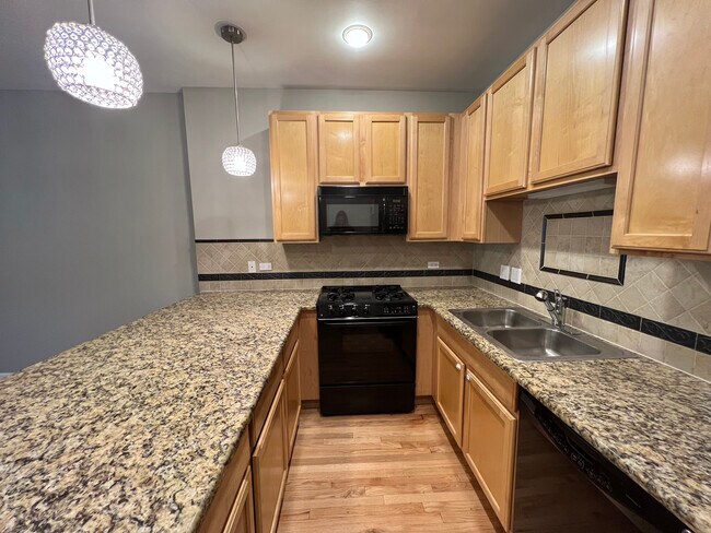 Foto del edificio - 1354 S Indiana Ave