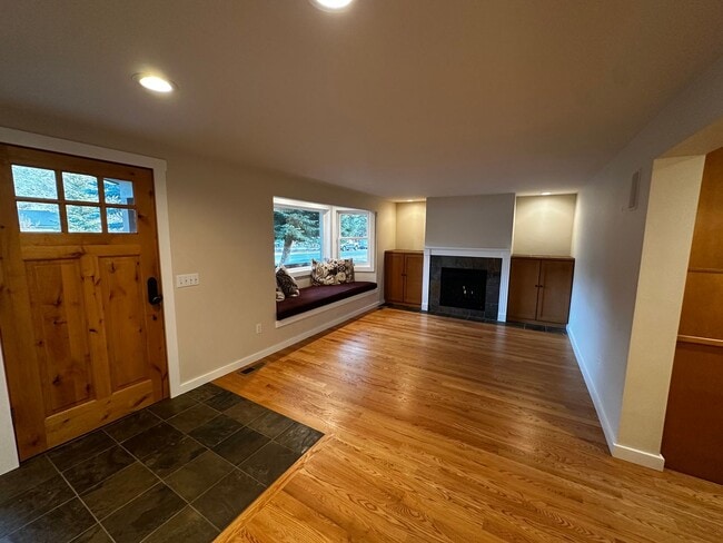 Building Photo - 4 Bed, 3 Bath Home in Hailey, Idaho with Beautiful Mountain Views