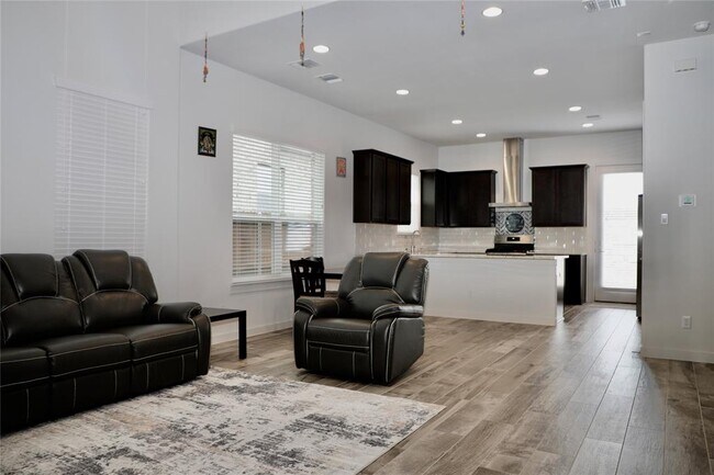 Foto del edificio - 1325 Westborough Ln