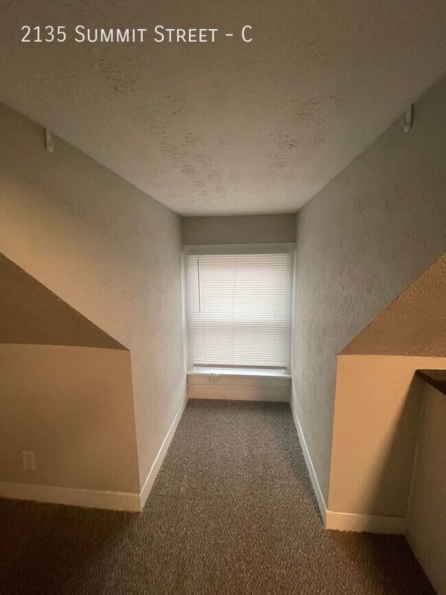 Foto del edificio - 2135 Summit St