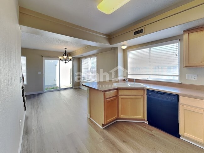 Foto del edificio - 21610 E 38th Pl