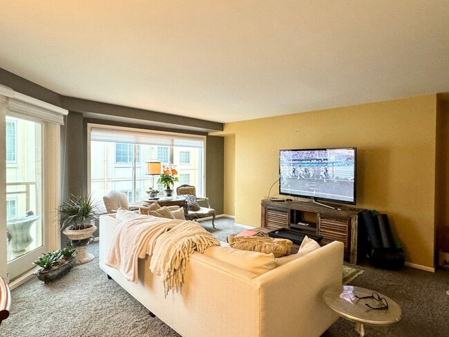 Building Photo - Park Place Condominiums ~ Downtown Bellevue