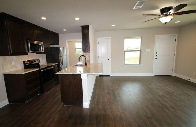 Building Photo - ~ Arrowhead Point's BEAUTIFUL Duplex Homes...