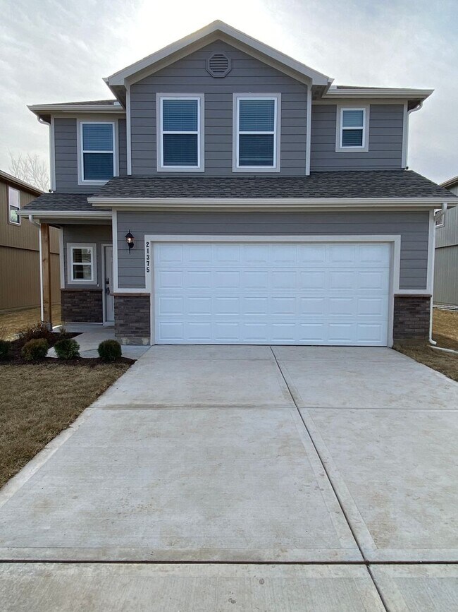 Building Photo - *Pre-leasing* Three Bedroom | Two and a Ha...