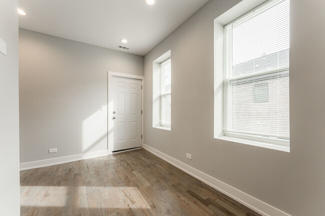 Foto del edificio - 926 W 32nd Pl