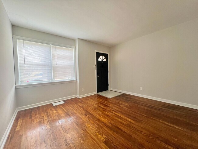 Building Photo - 1465 W Duchesne Dr