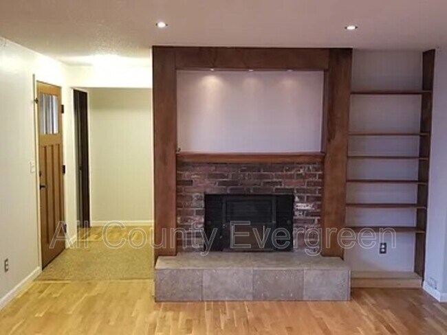 Building Photo - 8036 S Sheridan Ave