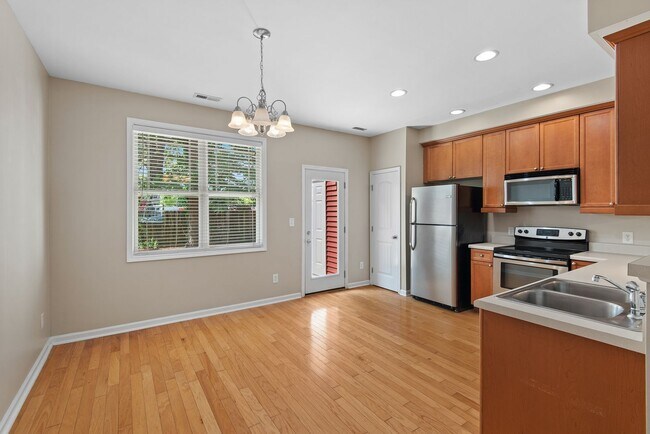 Foto del edificio - AVAILABLE NOW! $500 OFF FIRST MONTH'S RENT...