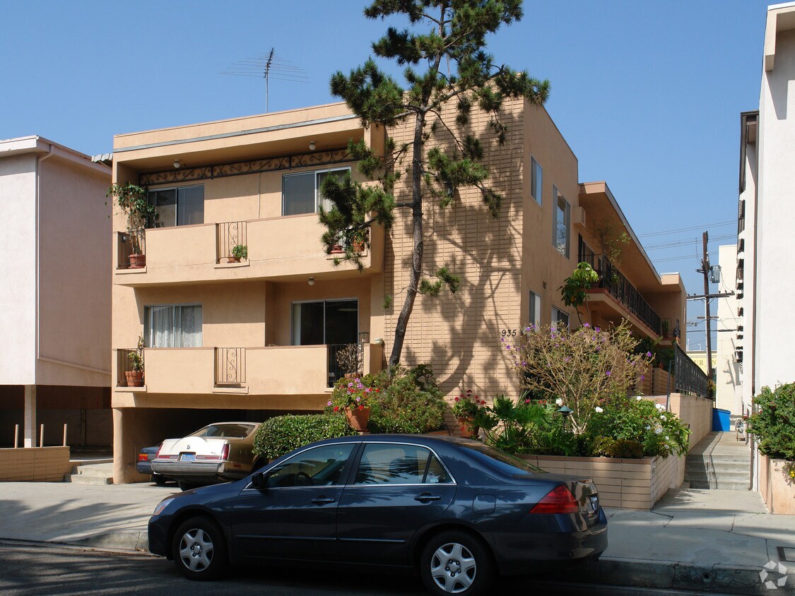 Building Photo - 935 N Alfred St