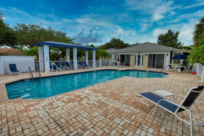 Building Photo - Seasonal Short-Term Condo located in Plant...