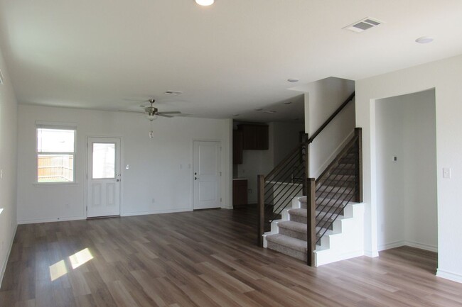 Building Photo - 223 Flowers Ave