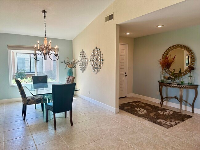 Building Photo - 433 N Sierra Madre