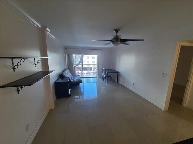 Foto del edificio - 3545 NE 167th St