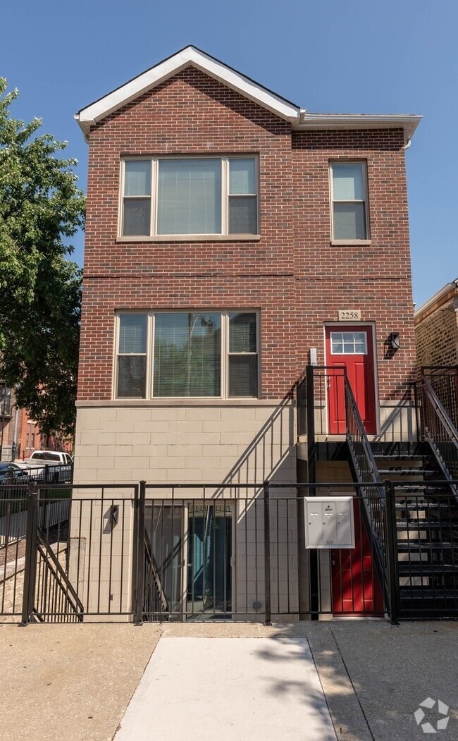 Building Photo - 2258 W Cullerton St