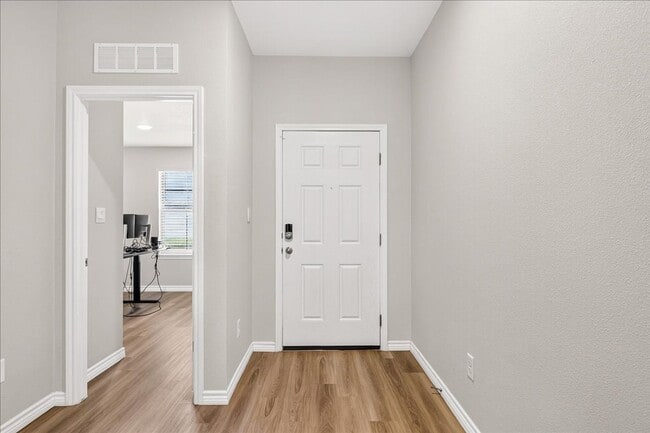 Building Photo - 1638 Comfy Wy