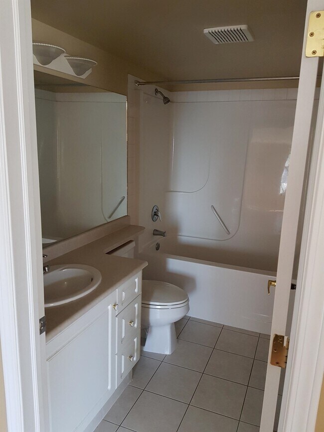 Photo du bâtiment - 2 Bed 2 Bath Unit in Edmonton, AB