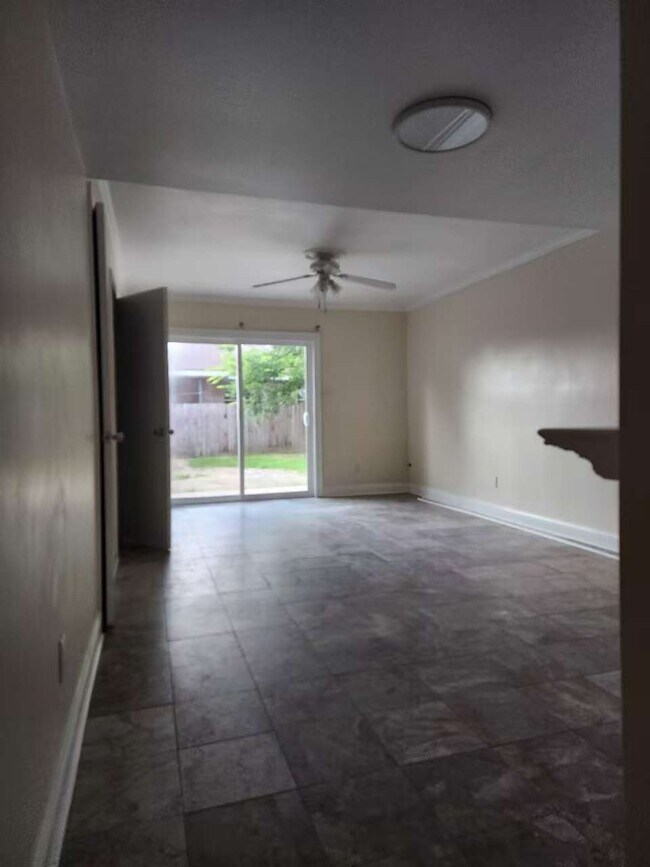 Foto del edificio - 3729 Bunker Hill Dr