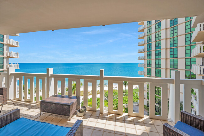 Foto del edificio - 1111 Crandon Blvd