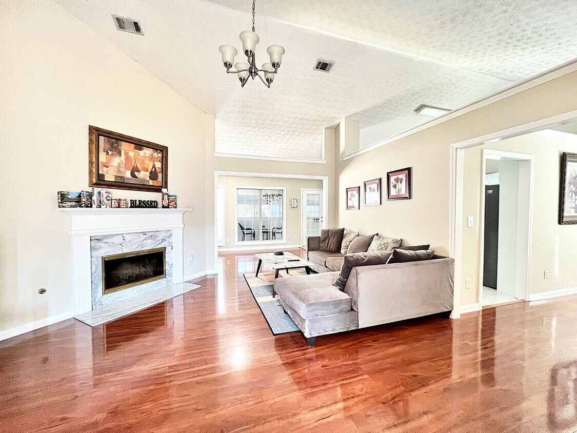 Foto principal - 4720 Cambridge Park Ct NW