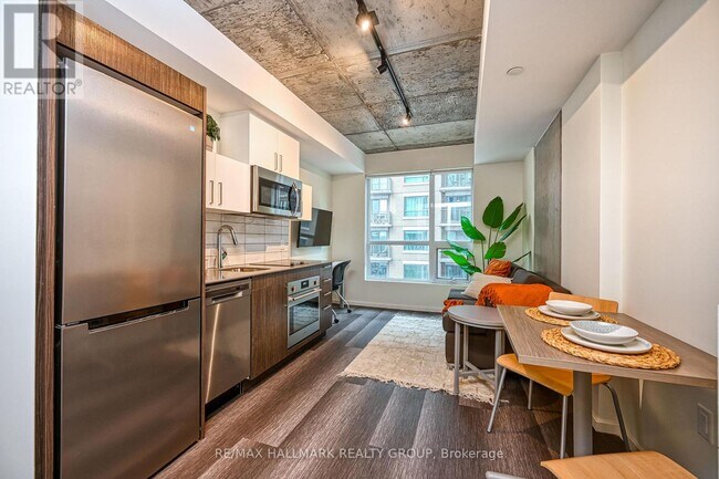 Building Photo - 211-1211 Besserer St
