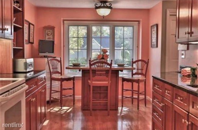 Building Photo - 2 br, 2.5 bath Condo - 145 Village Post Rd