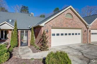 Building Photo - 409 Hunters Cir