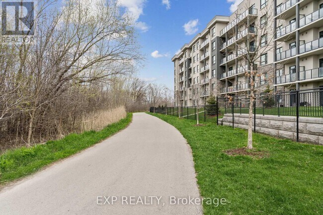 Building Photo - 125 Shoreview Pl