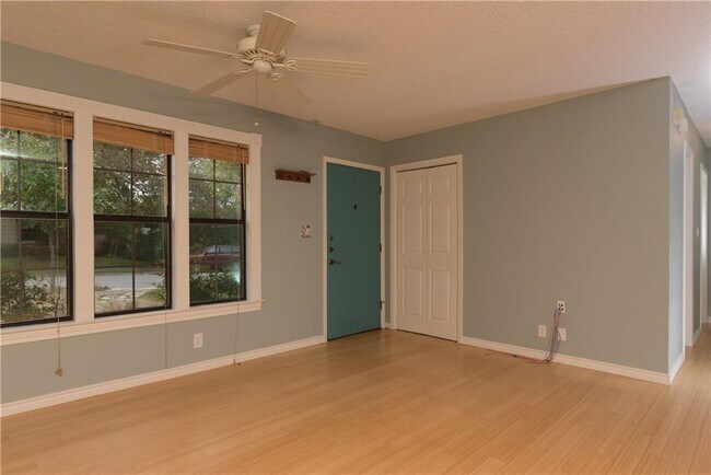 Building Photo - 803 Sussex Dr