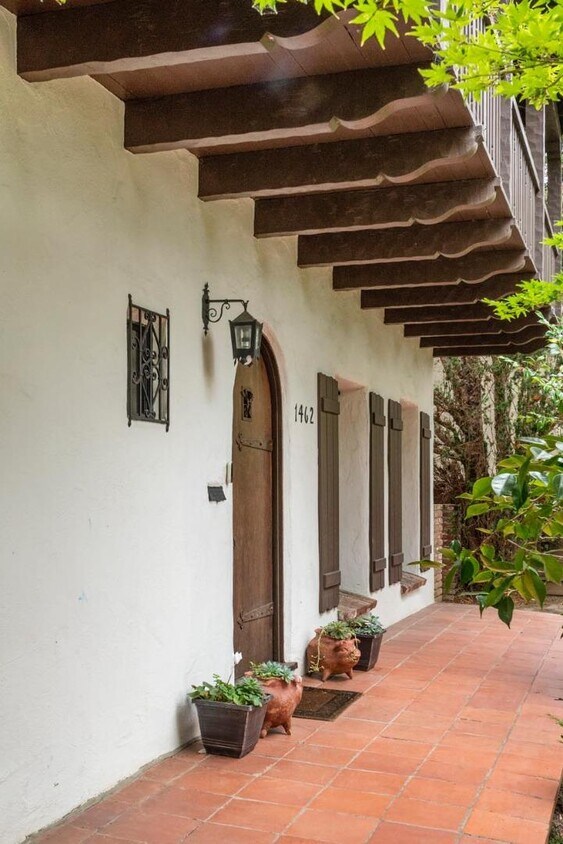 Foto del edificio - 1462 Dana Ave