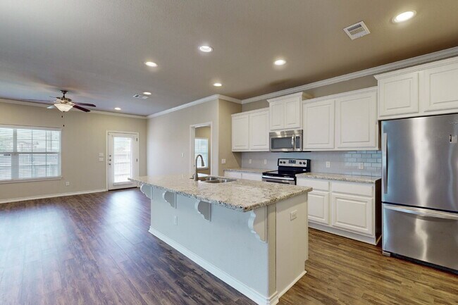 Foto del edificio - Welcome Home to Summit Crossing