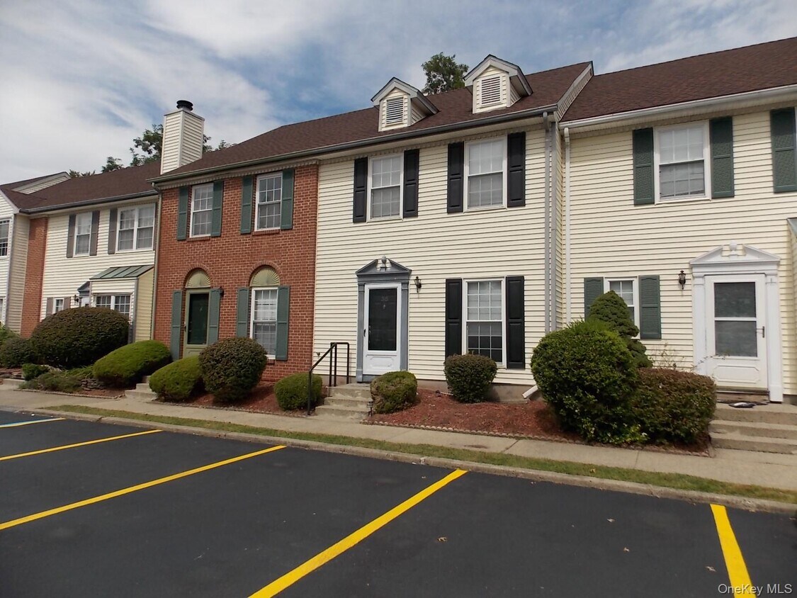 Foto principal - 38 Matthews Ln