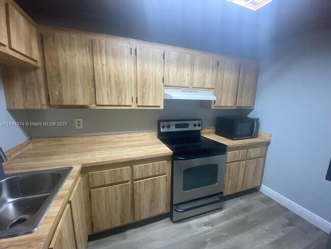 Foto del edificio - 10055 NW 4th St