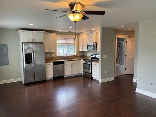 Building Photo - 3 Bed, 2 Bath home in Ocean Shores!