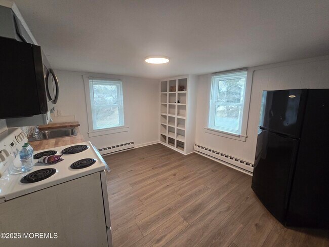 Foto del edificio - 14 Lakewood Rd