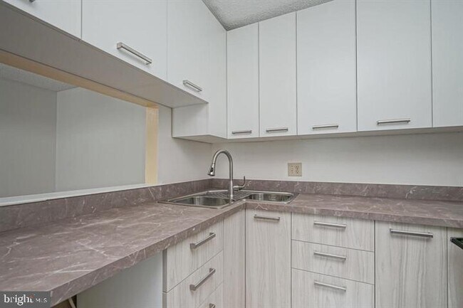 Foto del edificio - 4817 Aberdeen Dr