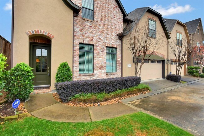 Building Photo - 1523 Woodbend Park W