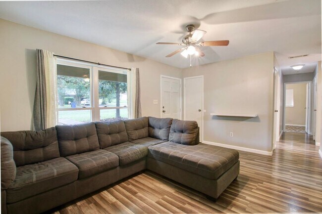 Foto del edificio - 1201 S. Tenth Street