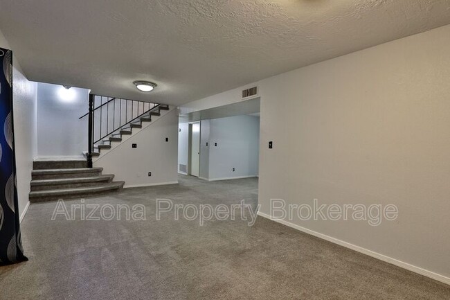 Foto del edificio - 1355 E McLellan Rd