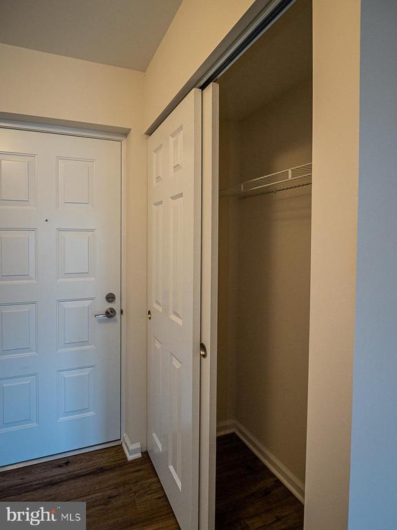 Foto del edificio - 15210 Elkridge Way