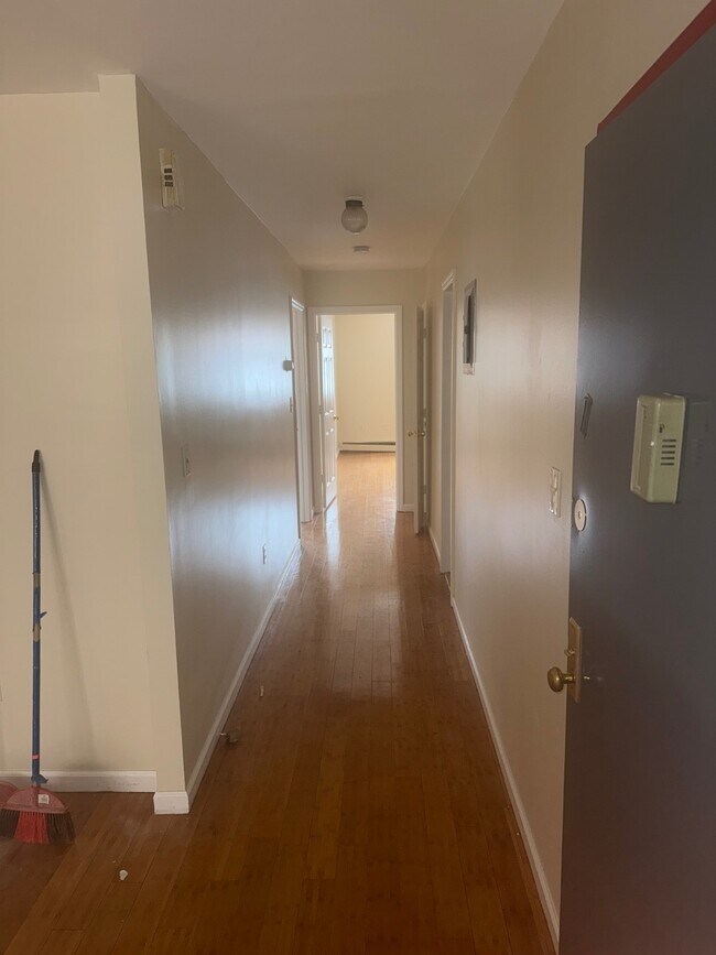 Building Photo - XX48 Olinville Ave