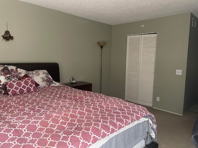 Foto del edificio - 2425 Cranston Dr